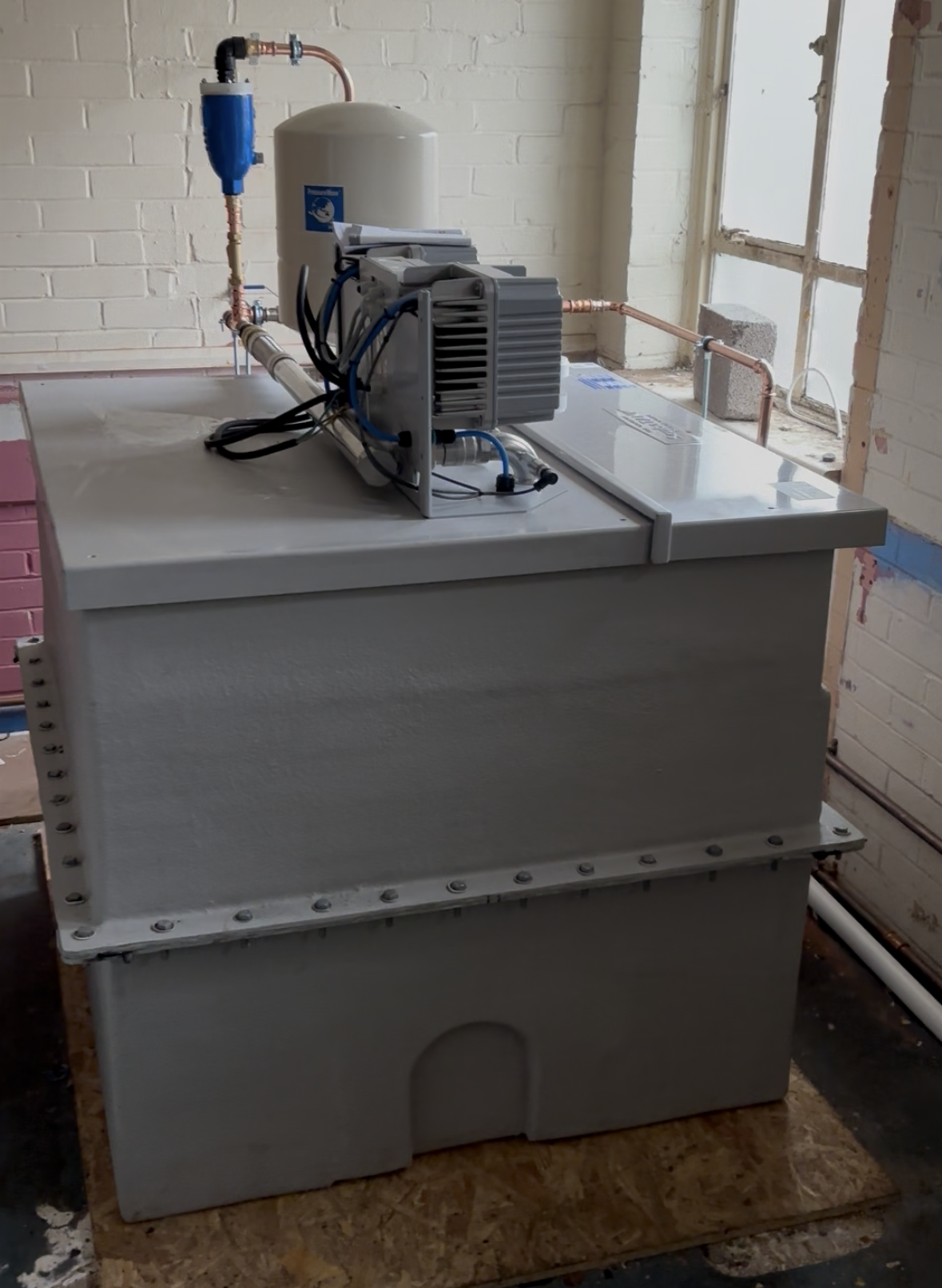 800-litre SCUBA boosted-water tank in the Burger King Poole plant room